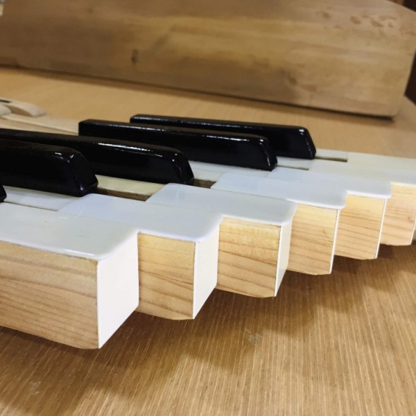 uredenje klavijature slonova kost i ebanovina bajcanje i politiranje poslije glazbala jantolek 01